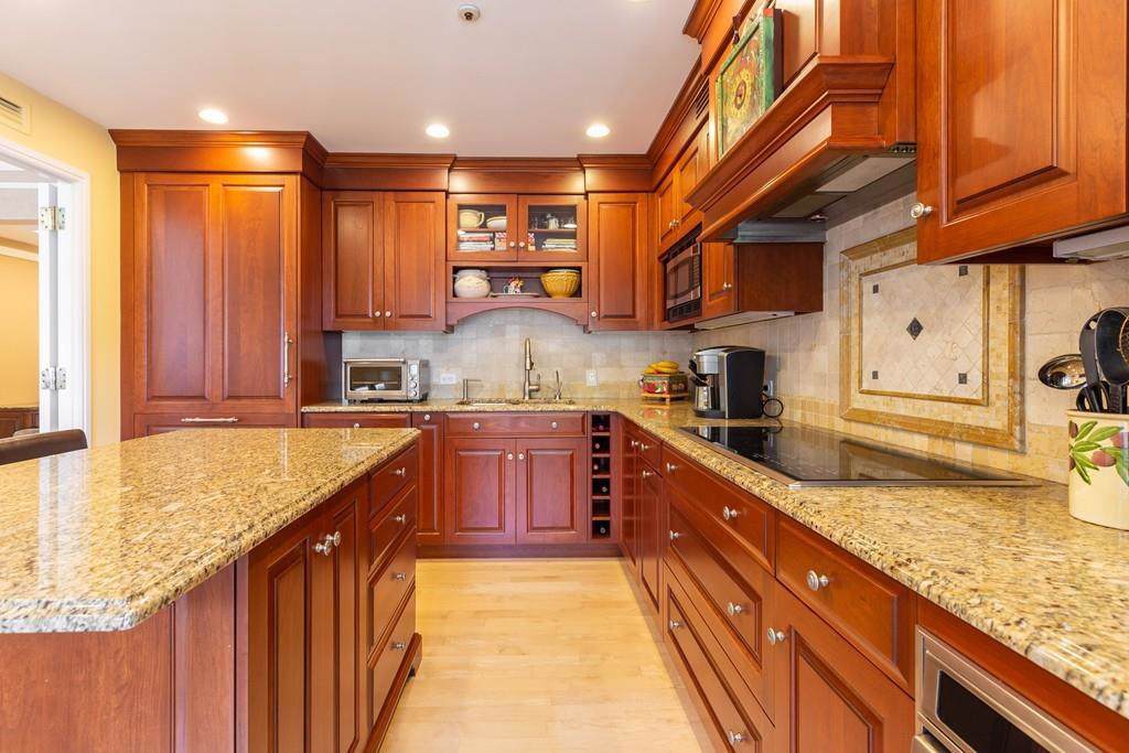 20 Rowes Wharf - Photo 1