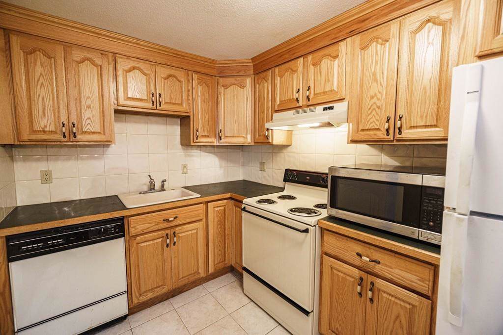 B5 Colonial Dr - Photo 1
