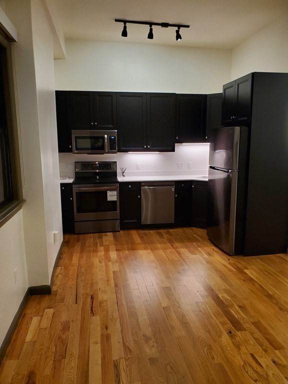 109 Webster Ave - Photo 1