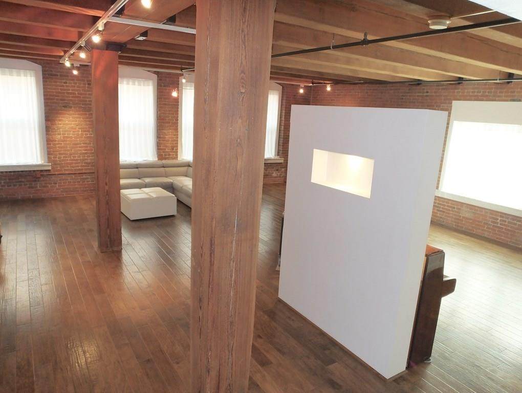33 Sleeper St - Photo 1