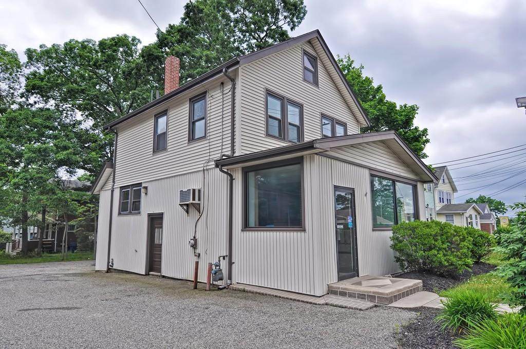 1115 N Main - Photo 1