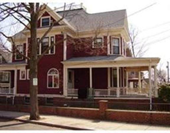 135 Hawthorne St - Photo 1