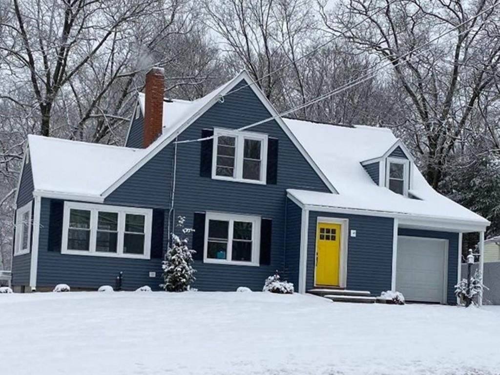 215 W Main St - Photo 1