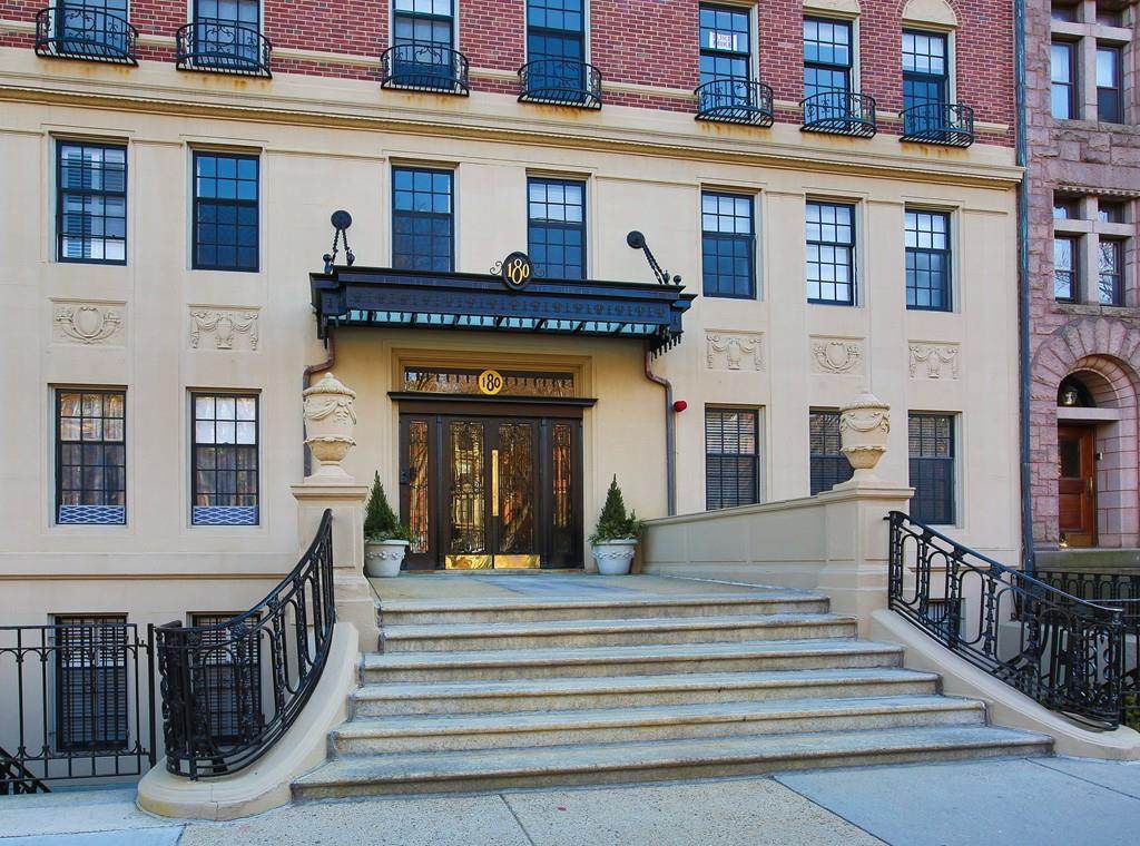 180 Commonwealth Ave - Photo 1