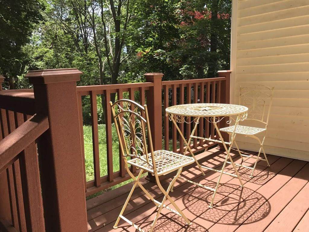 252 Florence Ave - Photo 1