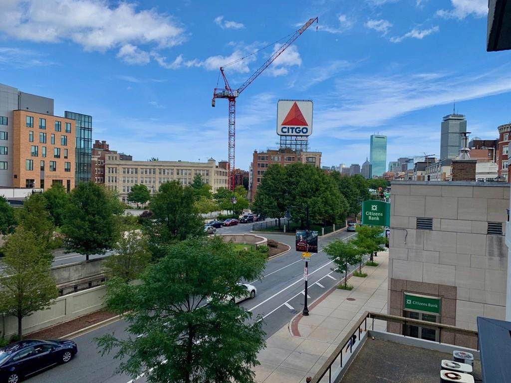 566 Commonwealth - Photo 1