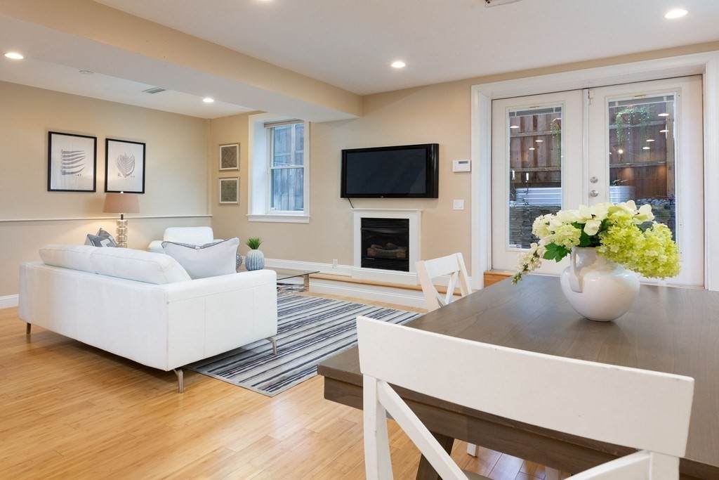 16 Worcester Sq - Photo 1