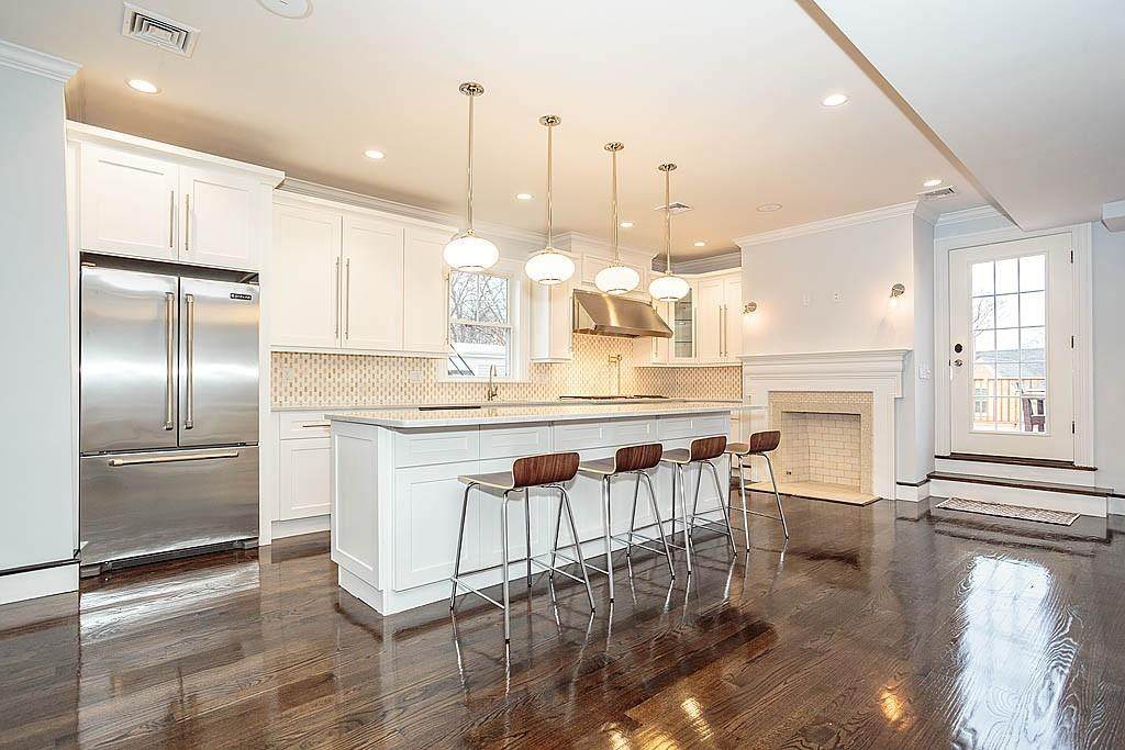 27 Howland Street - Photo 1