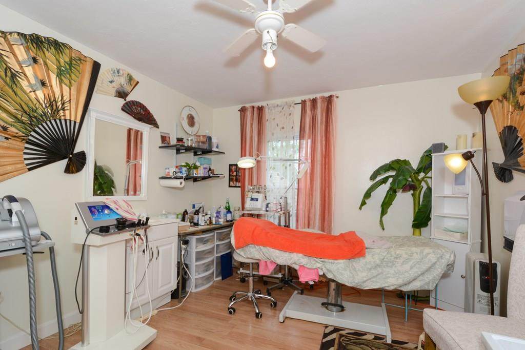 106 W Main St - Photo 1