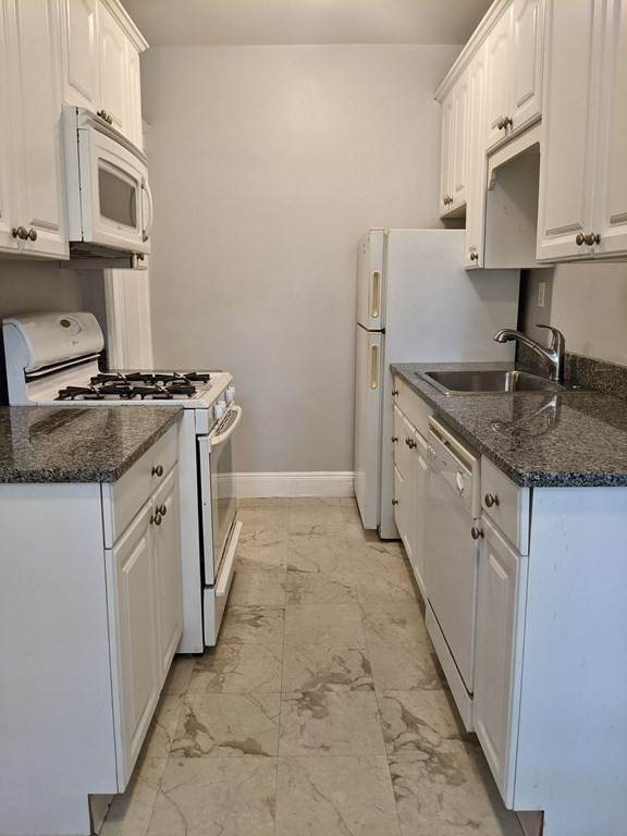 24 Sidlaw Rd. - Photo 1