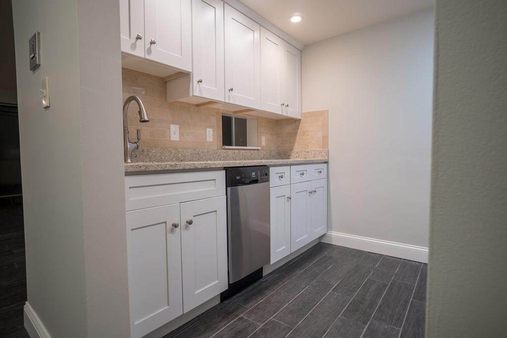 303 Lowell St - Photo 1