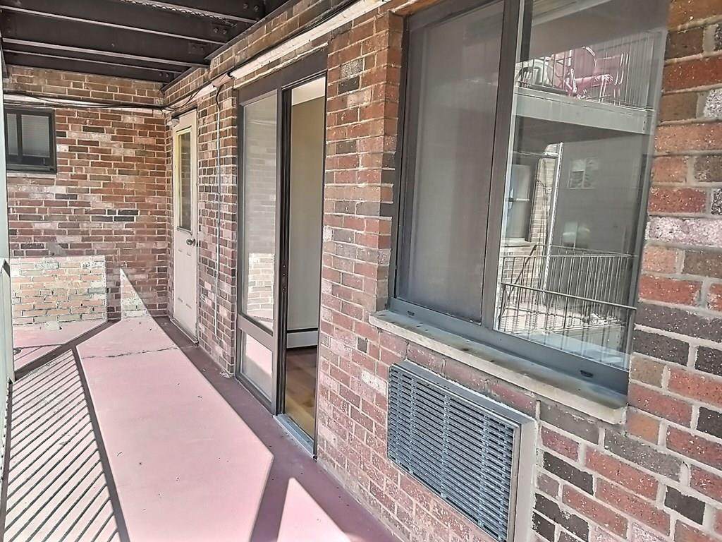 1039 Commonwealth Ave - Photo 1