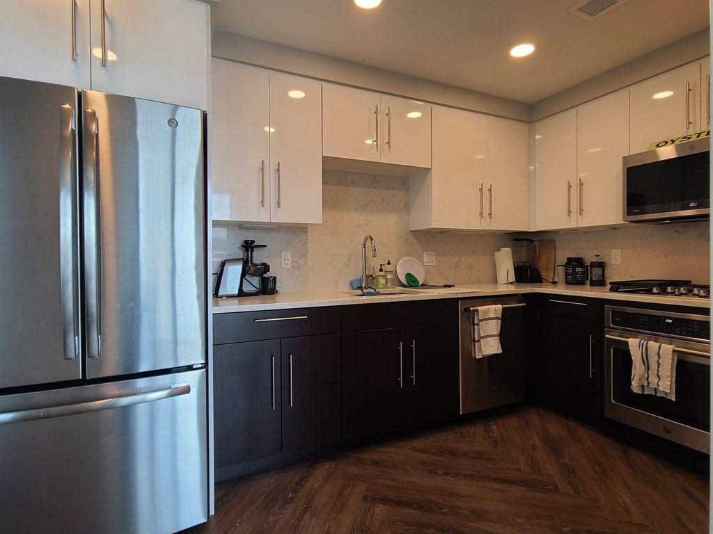 1973 Dorchester Ave - Photo 1
