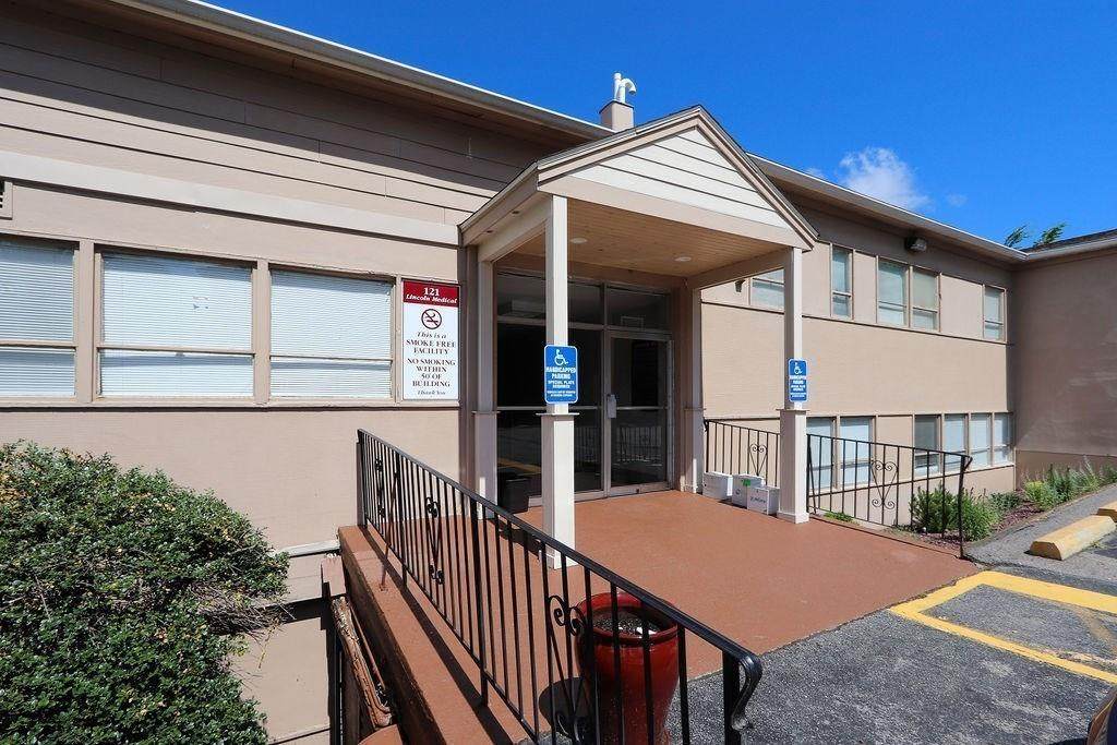 121 Lincoln Street - Photo 1