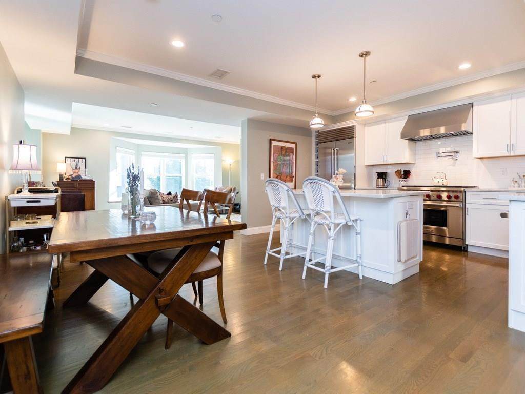 280 W 5Th St - Photo 1