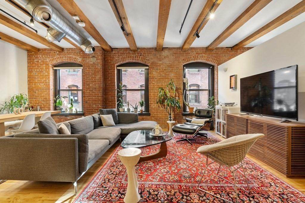 21 Wormwood St - Photo 1