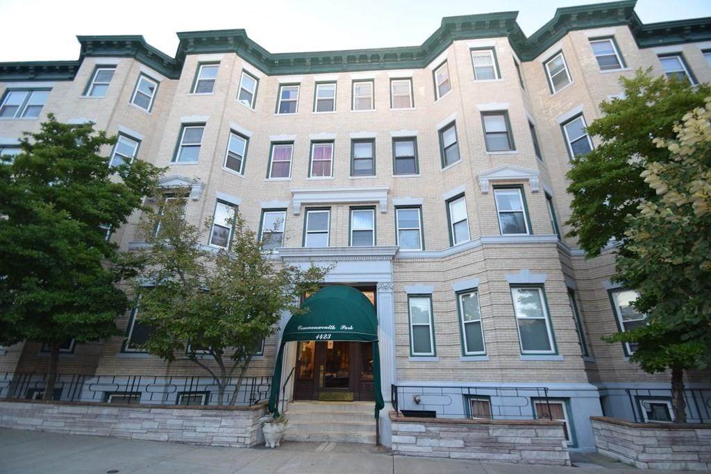 1423 Commonwealth Ave - Photo 1