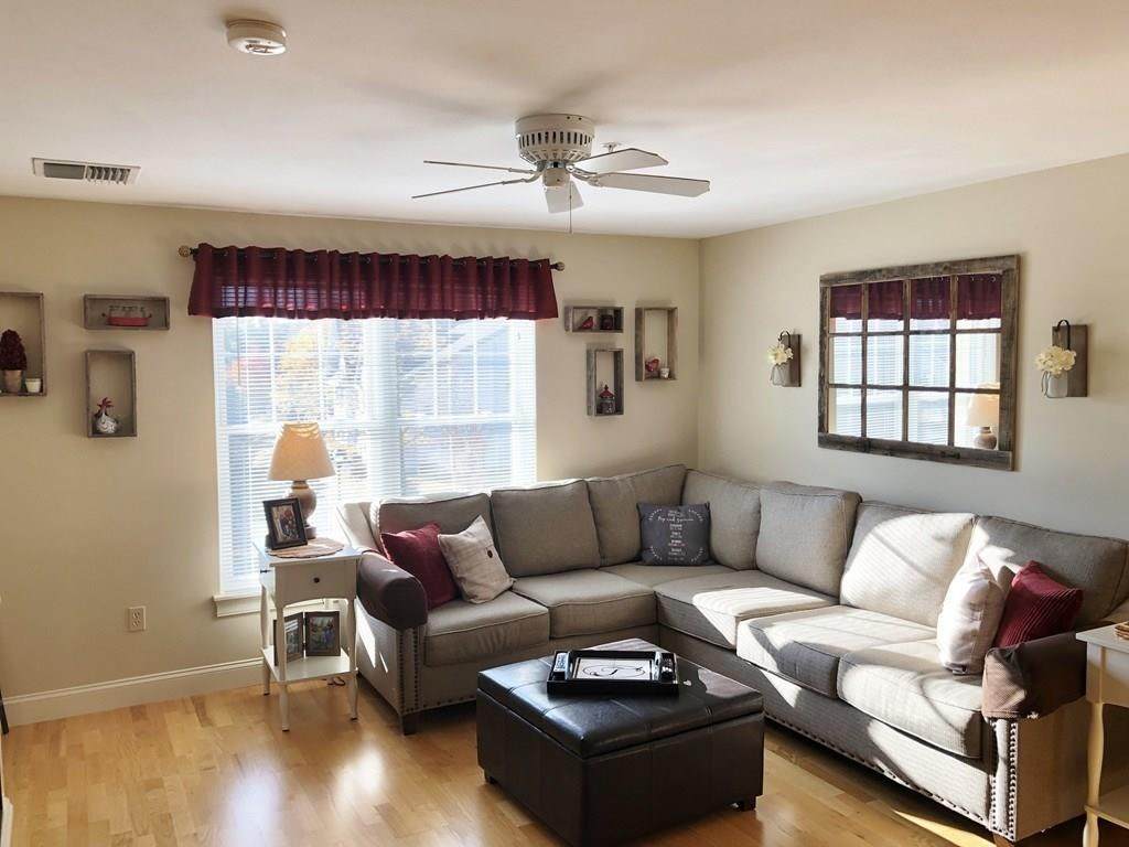 7 Crescent Way - Photo 1