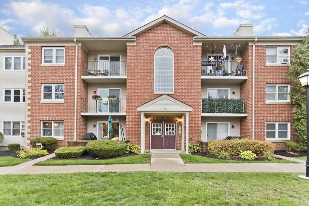 16 Maple Crest Cir - Photo 1