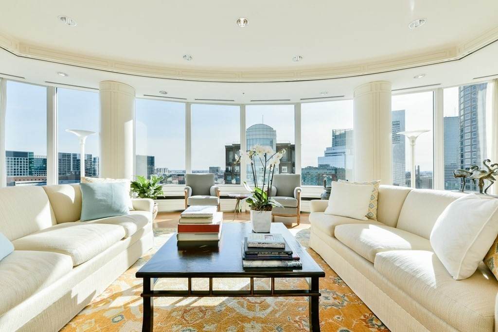 10 Rowes Wharf - Photo 1