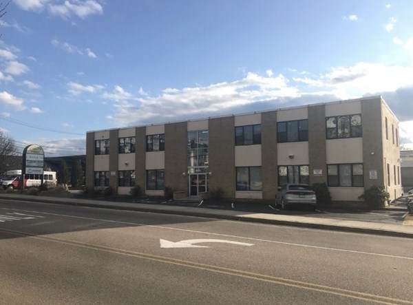 600 Pleasant St - Photo 1