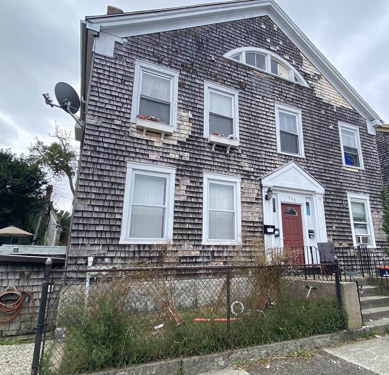 223 Acushnet Ave - Photo 1