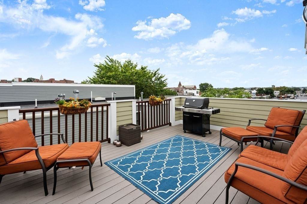 289 E Street - Photo 1