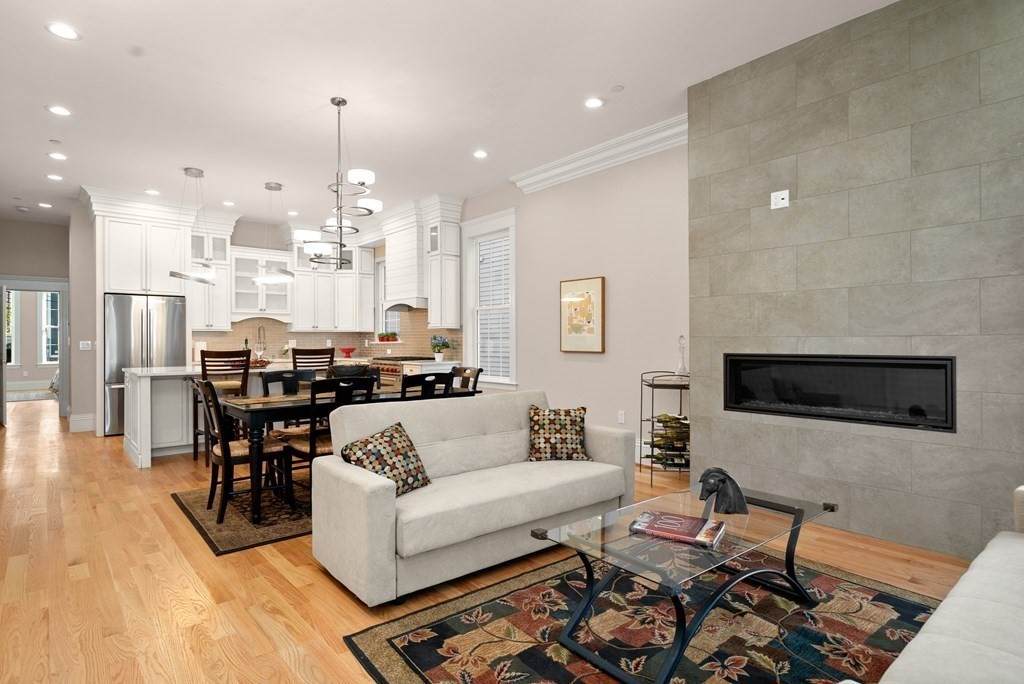 505 E Broadway - Photo 1