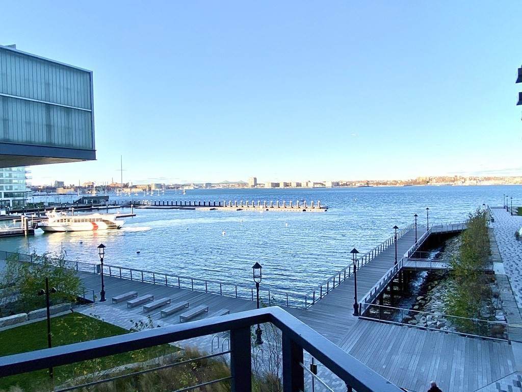 300 Pier 4 Blvd - Photo 1