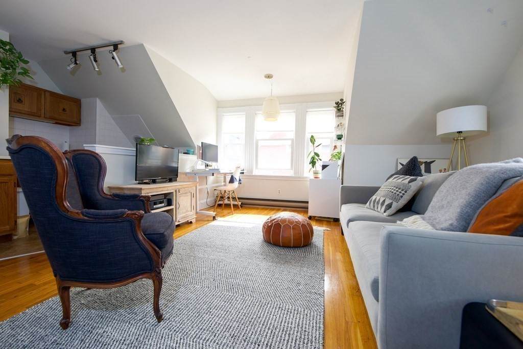 207 Lowell St - Photo 1