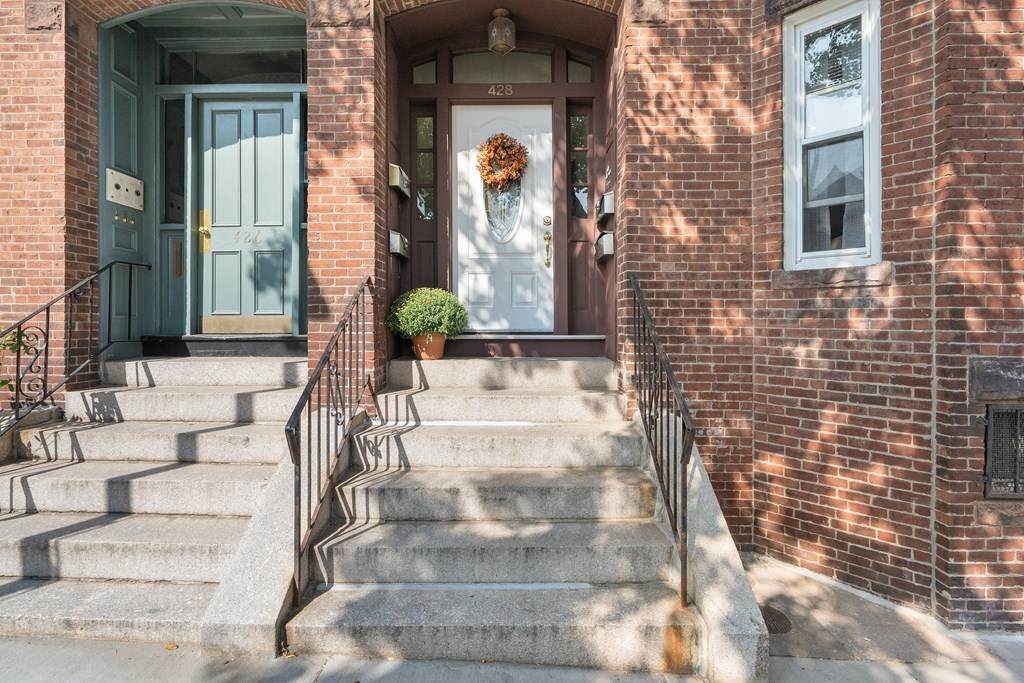428 E 5Th St - Photo 1