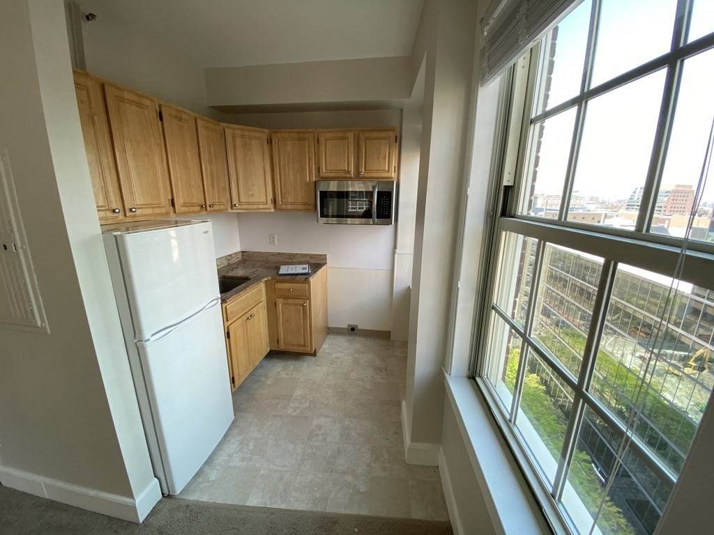 140 Clarendon - Photo 1