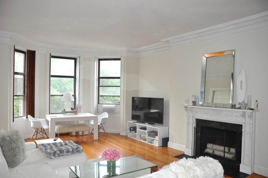 132 Commonwealth - Photo 1