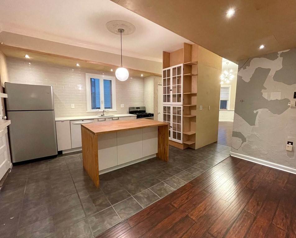 87 Orleans - Photo 1