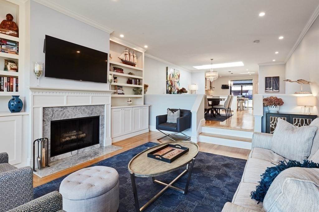 16 Shipway Pl - Photo 1