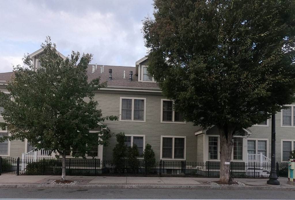 467 Somerville Ave - Photo 1