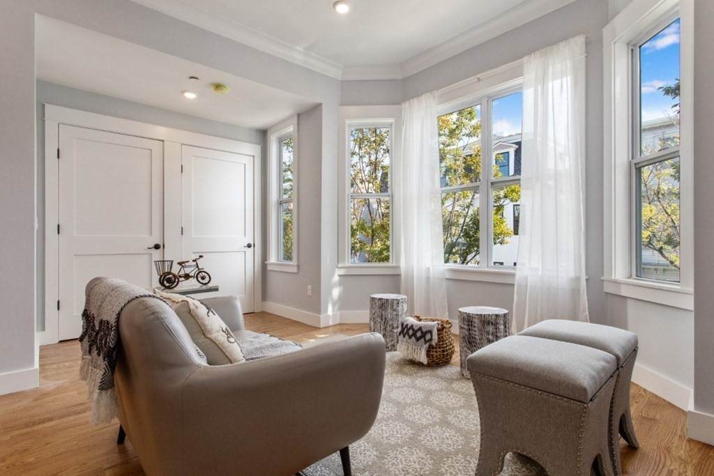 236 Lexington St - Photo 1