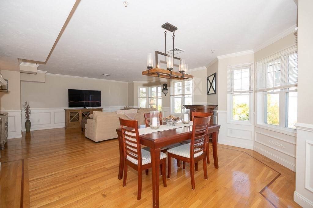 909 Washington St - Photo 1