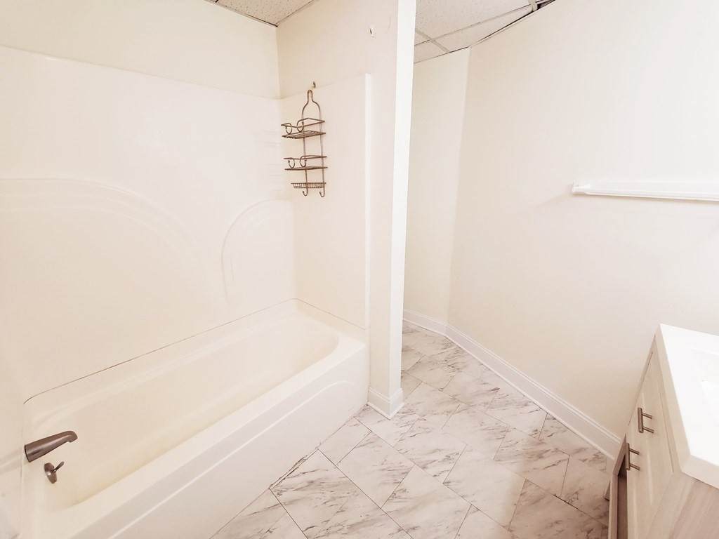 1002-1004 Bennington - Photo 1