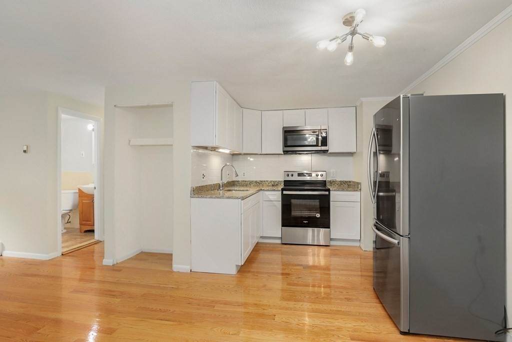 15 Staples Ave - Photo 1