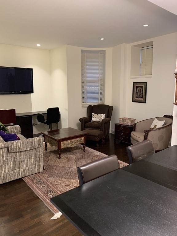 10 Charlesgate - Photo 1