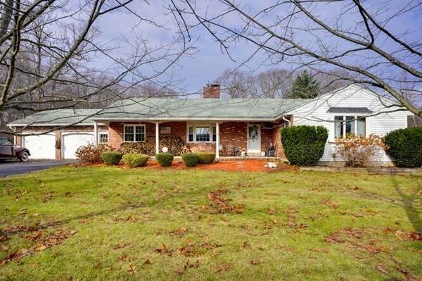621 Douglas St - Photo 1