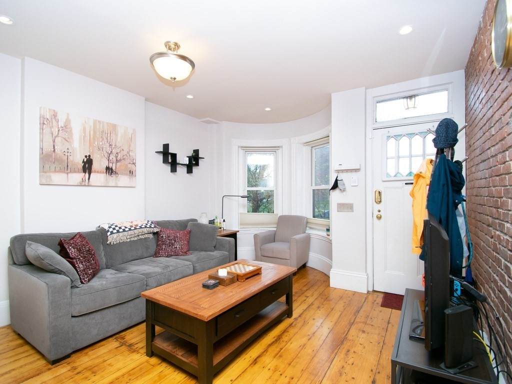 79 Windsor St - Photo 1