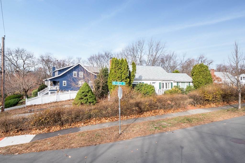 10 Hillcrest Ave - Photo 1