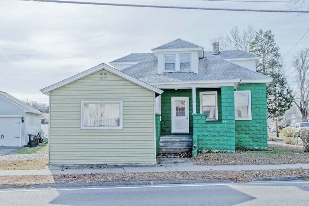 690 E Main St - Photo 1