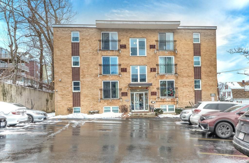 16 Waldemar Ave - Photo 1