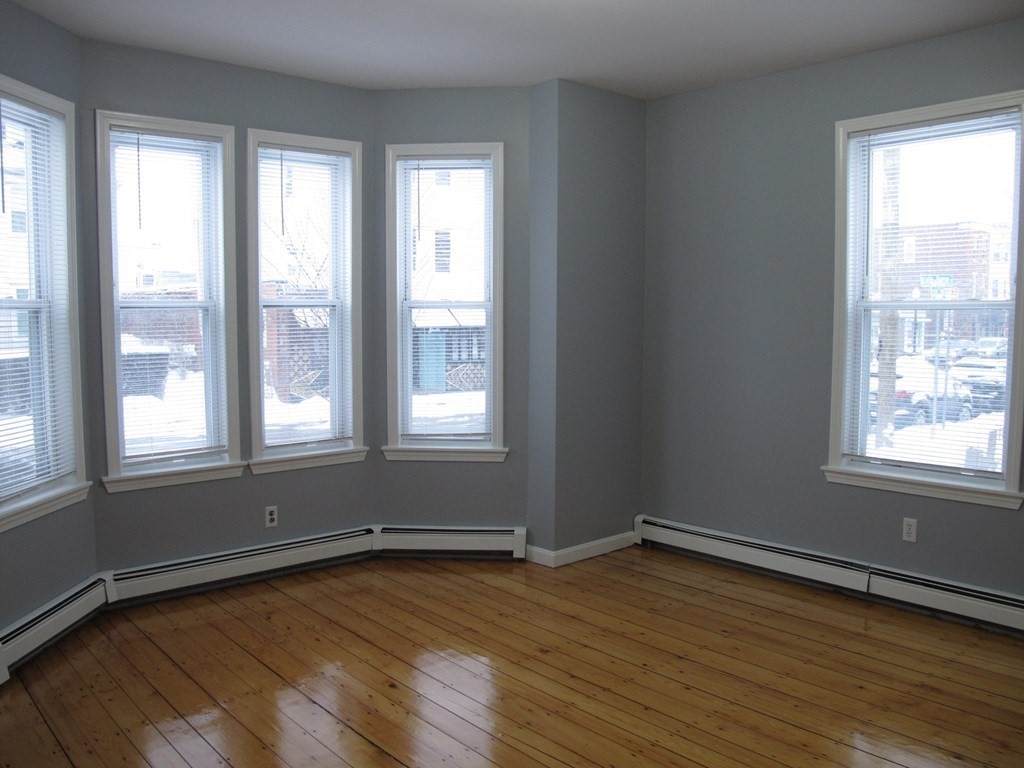 4 Beacon St - Photo 1