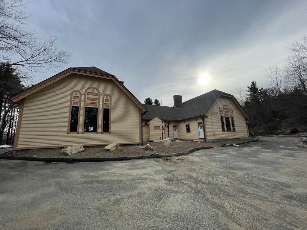 352 Manchaug Rd - Photo 1