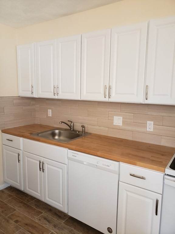 1643 Cambridge - Photo 1