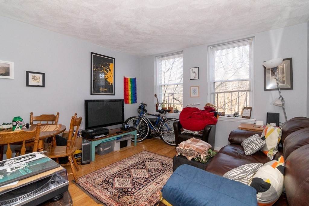 84 Gordon Street - Photo 1